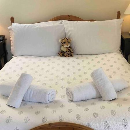 Secluded Romantic Cotswolds Barn - Sleeps 2 To 4 - Near Cirencester - Dog Friendly Villa Kemble Eksteriør billede