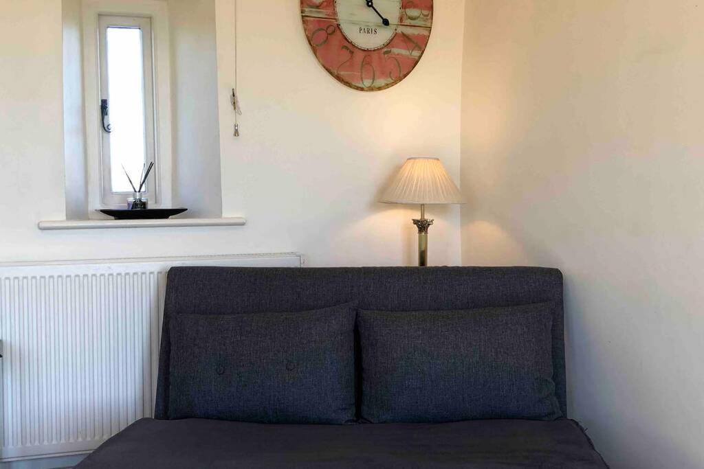 Secluded Romantic Cotswolds Barn - Sleeps 2 To 4 - Near Cirencester - Dog Friendly Villa Kemble Eksteriør billede
