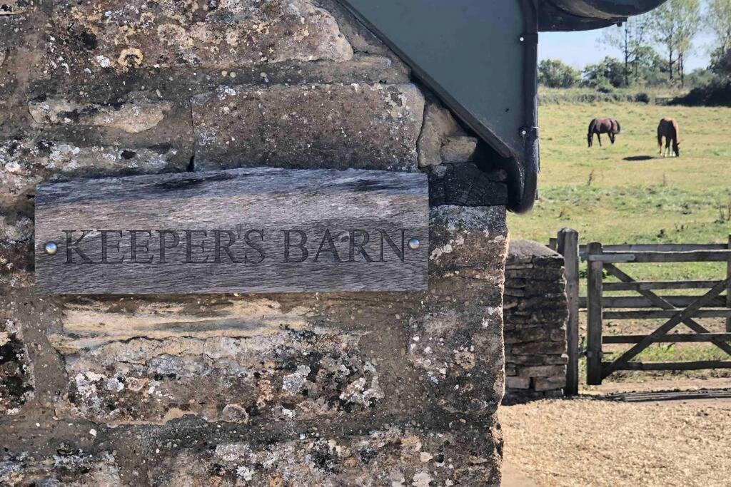 Secluded Romantic Cotswolds Barn - Sleeps 2 To 4 - Near Cirencester - Dog Friendly Villa Kemble Eksteriør billede