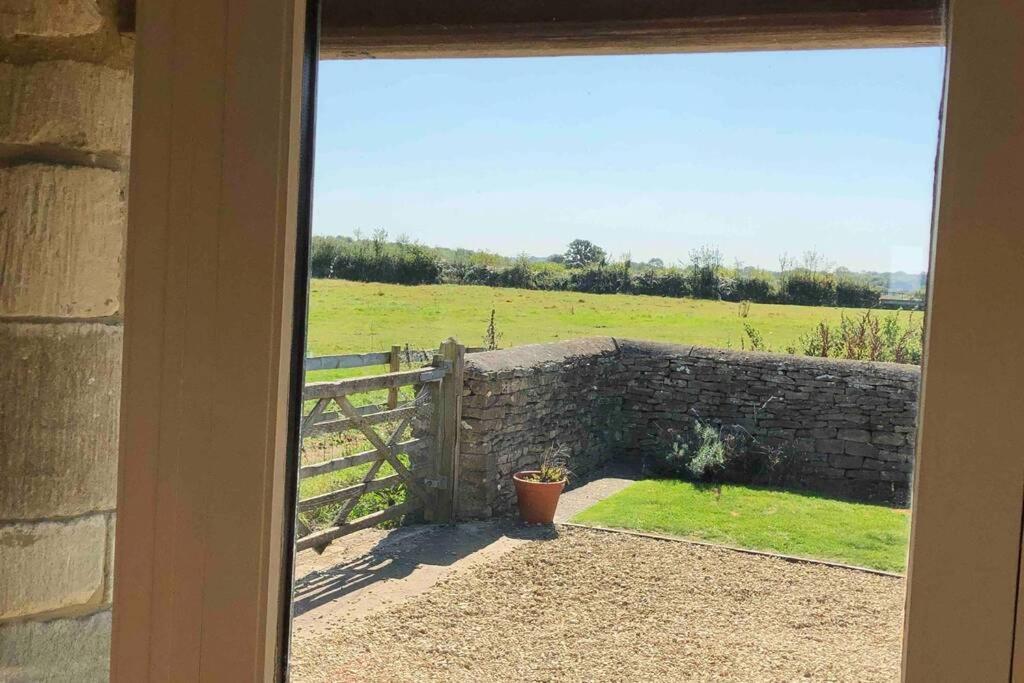 Secluded Romantic Cotswolds Barn - Sleeps 2 To 4 - Near Cirencester - Dog Friendly Villa Kemble Eksteriør billede