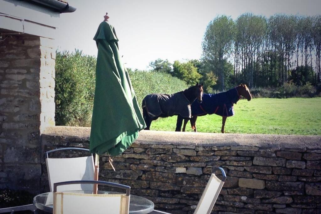 Secluded Romantic Cotswolds Barn - Sleeps 2 To 4 - Near Cirencester - Dog Friendly Villa Kemble Eksteriør billede