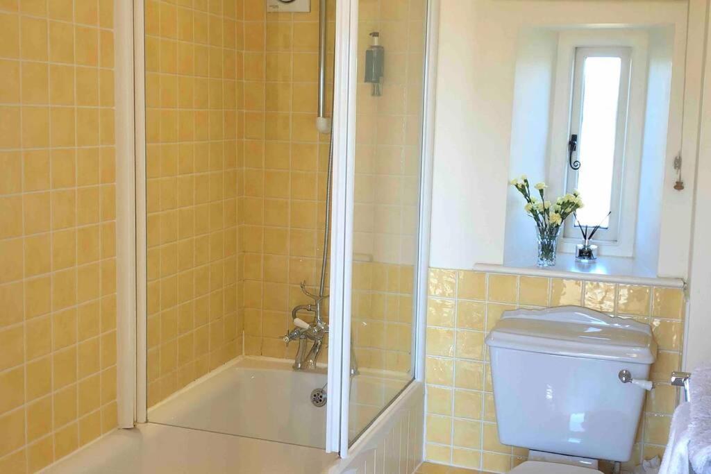 Secluded Romantic Cotswolds Barn - Sleeps 2 To 4 - Near Cirencester - Dog Friendly Villa Kemble Eksteriør billede